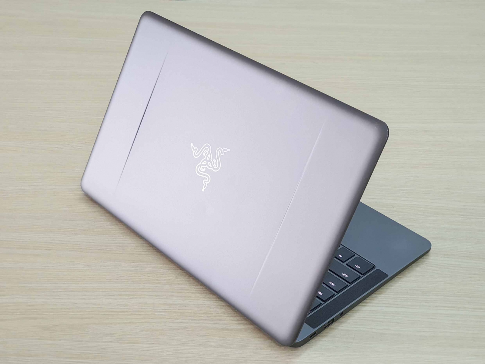 laptop razer mỏng nhẹ